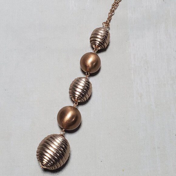 Vetta 5 bead gold chain necklace - Picture 3 of 8